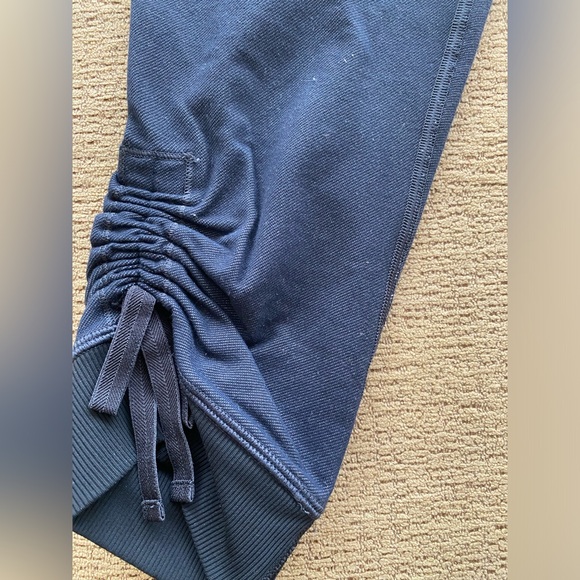 Lululemon size 4 denim like crop leggings size 4 - Picture 4 of 7